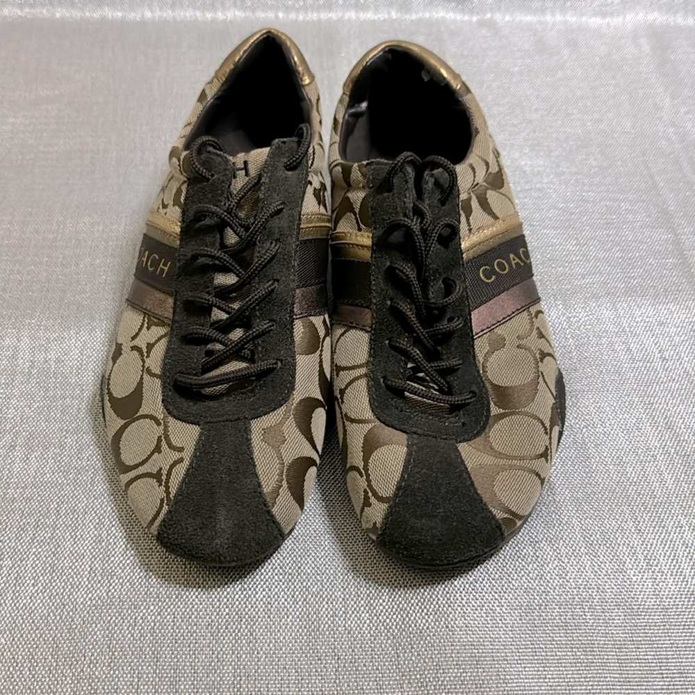 COACH WOMENS CANVAS KHAKI/TAN WITH GOLD AND COPPER STRIPES SIZE 9. USED.